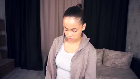 Hey guys Welcome to my room  today is my first day here I hope I like everything here  online show from October 23, 7:54 am