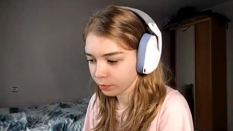 Linet online show from May 18, 8:20 am