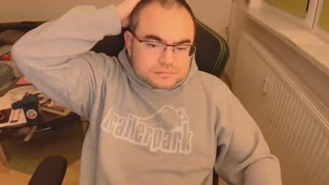 latexboy893 online show from November 13, 9:28 pm