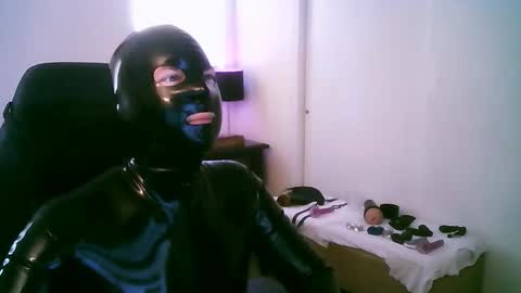 latexminheadroom online show from December 21, 8:37 pm