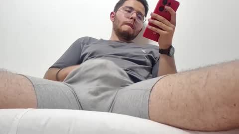 Snapshot of latin_edge chatting on March 10, 10:07 am Latin edge online show from March 10, 10:07 am