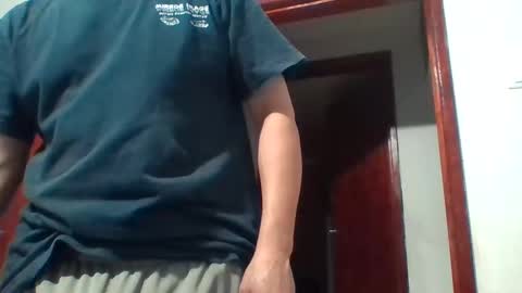 Snapshot of latinbigdick2 chatting on January 2, 12:02 am Robert online show from January 2, 12:02 am