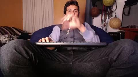 Juanito online show from October 11, 2:05 am