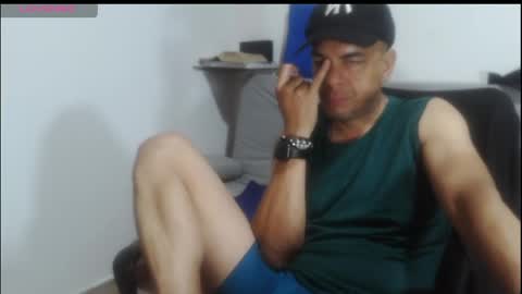 latinmartin254 online show from April 17, 1:08 am