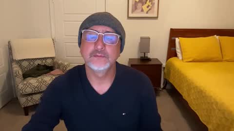 QS - INDEPENDENT MODEL online show from October 29, 5:20 am