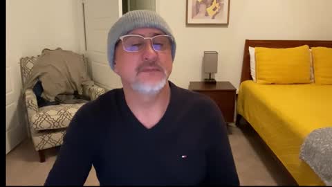 QS - INDEPENDENT MODEL online show from December 18, 6:09 am