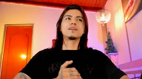 latino_boysmiles online show from January 8, 5:13 am