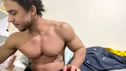 latino_rodri online show from April 21, 2:46 pm