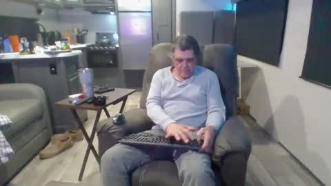 latniter online show from March 4, 2:06 am