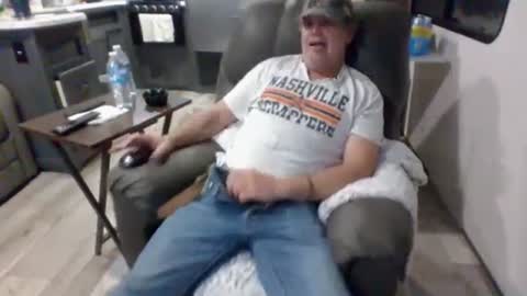 latniter online show from January 6, 1:31 am