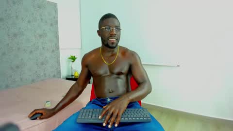 LEANDRO online show from March 4, 12:01 pm