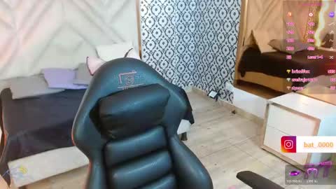 laulin_tay online show from April 15, 3:32 am