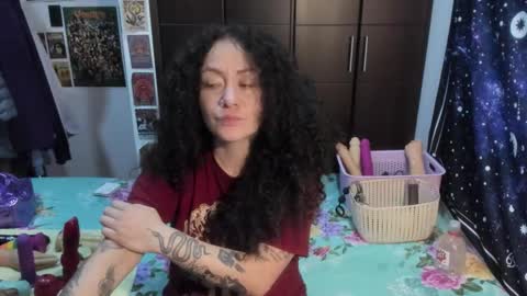  Wen  online show from December 18, 6:36 pm