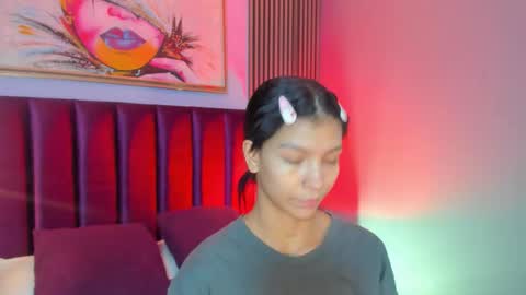 Laura online show from November 18, 12:30 pm