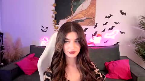 Laura online show from November 3, 7:26 pm