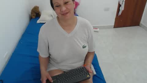 laura_foxx2379 online show from November 28, 4:09 am