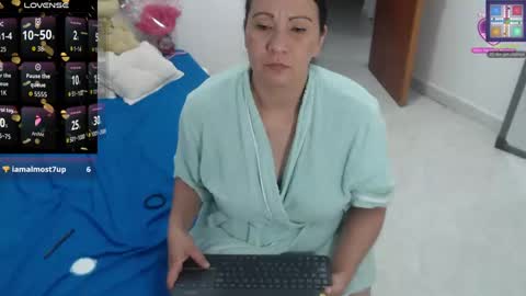 laura_foxx2379 online show from November 2, 12:21 am