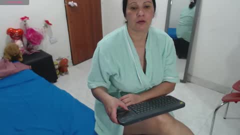 laura_foxx2379 online show from September 15, 11:39 pm