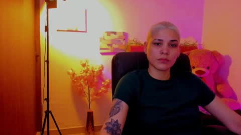 Laura Rose online show from April 3, 8:49 pm