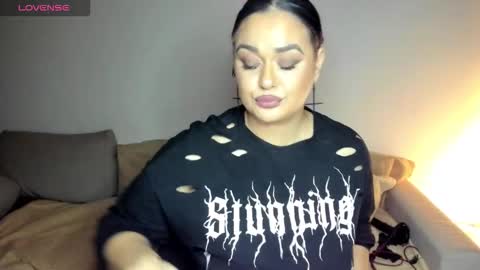 Snapshot of laura_sinner chatting on October 23, 4:41 pm Laura online show from October 23, 4:41 pm