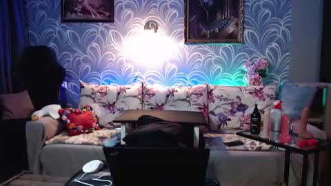 Laura online show from March 20, 12:10 pm