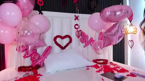 LauraCarther  online show from February 14, 5:59 pm