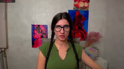 Snapshot of lauradre_ chatting on October 22, 7:55 am Laura online show from October 22, 7:55 am