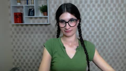 Laura online show from November 5, 11:45 am