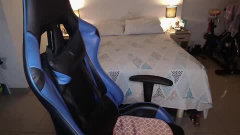 laura online show from February 12, 3:21 am