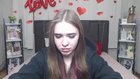 LauraHlot online show from March 5, 7:01 pm