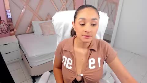 laura  online show from October 24, 2:07 pm