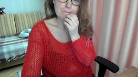 Lauraoven1 online show from March 31, 10:05 am