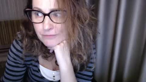 Lauraoven1 online show from November 29, 3:30 pm