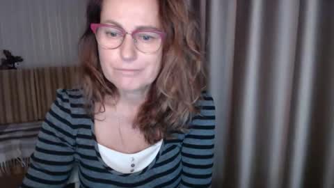 Snapshot of lauraoven1 chatting on October 22, 1:57 pm Lauraoven1 online show from October 22, 1:57 pm