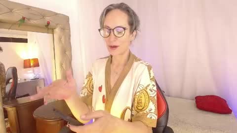 Laura Sofia online show from May 8, 2:45 pm