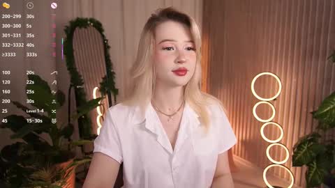  Laura  online show from December 22, 5:58 am