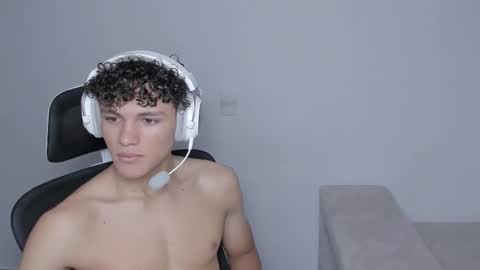 Laureent online show from September 14, 8:32 pm