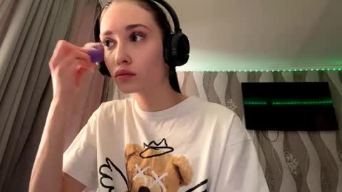 laurelwilliamston online show from March 26, 1:27 pm