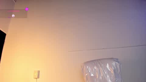 Snapshot of lauren_fit chatting on October 22, 8:10 pm Lauren online show from October 22, 8:10 pm