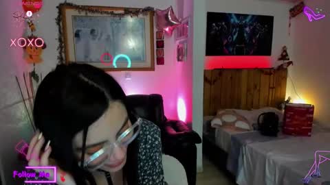 Lauren online show from March 9, 6:39 am