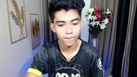 laurence_cuttieguyhere online show from March 23, 7:08 pm