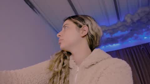 Lauu G online show from March 1, 4:37 am