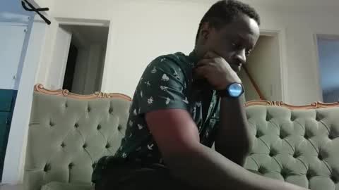 lavanderbrown online show from November 27, 9:00 pm