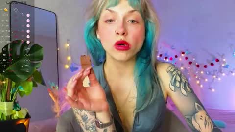 Melissa online show from February 10, 4:21 pm