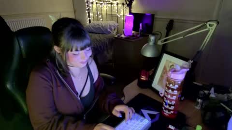 Lavenderrzz online show from November 11, 1:13 pm