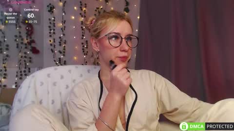 Mia online show from February 24, 10:07 am