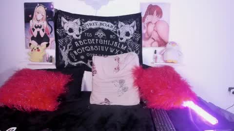 LaxieViolet online show from May 21, 12:39 am