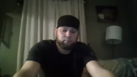 Snapshot of layinlow42 chatting on January 1, 12:11 am layinlow42 online show from January 1, 12:11 am