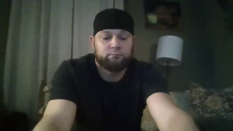 Snapshot of layinlow42 chatting on December 27, 4:15 am layinlow42 online show from December 27, 4:15 am