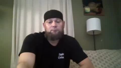 Snapshot of layinlow42 chatting on October 14, 3:20 am layinlow42 online show from October 14, 3:20 am